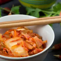 Z czego jest kimchi? Odkryj sekrety smaku i zdrowia!