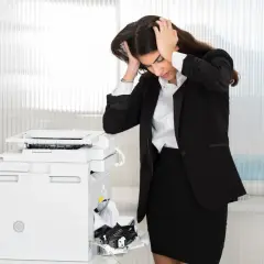 Drukarka drukuje puste kartki? Rozwiąż problem krok po kroku!