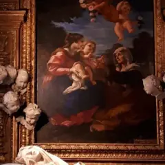 Dipinto con la Beata Albertoni, Maria e Gesù, circondati da putti e decorazioni barocche.