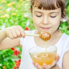 Jaki miód jest najzdrowszy dla dzieci? Sprawdź, co wybrać dla malucha