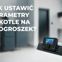 Panel sterowania kotła na ekogroszek. Wyświetla informacje o temperaturze i trybie pracy, np. ustawienia pieca na ekogroszek tryb letni.