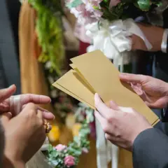Ile chrzestna daje na wesele? Kwoty, alternatywy i rady bez presji