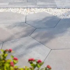 Gres czy beton na podjazd? Wybierz trwałość i styl na lata!