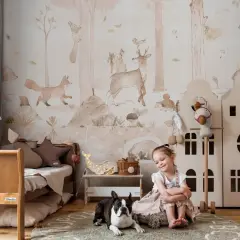 Urocza dziewczynka i piesek na tle tapety zoo z leśnymi zwierzętami.