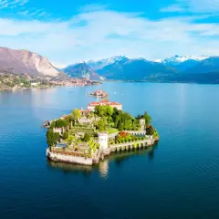 Isola Bella, un gioiello nel lago, incanta con i suoi giardini e palazzi. Potrebbe essere il lago più bello d'Italia.