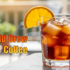 Orzeźwiający cold brew z pomarańczą i lodem. Idealne proporcje dla letniego orzeźwienia.