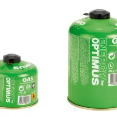 Dwa zielone kartusze gazowe Energy Optimus: mniejszy 230g i większy 450g. Różne rodzaje kartuszy gazowych do turystycznych kuchenek.