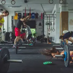 Jak często trenować crossfit, by uniknąć przetrenowania i kontuzji?