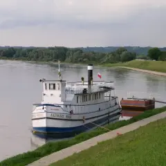 Kazimierz Dolny rejs statkiem od kiedy? Sezon, godziny i atrakcje