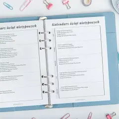 Kalendarz świąt nietypowych, z datami jak 26 sierpnia, zawiera wpisy o Dniu Chłopaka i innych ważnych dniach.