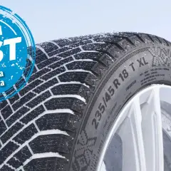 Vinterdäck med snö på, märkt "Bäst i test Nordiska dubbfria". Continental IceContact 3 test.