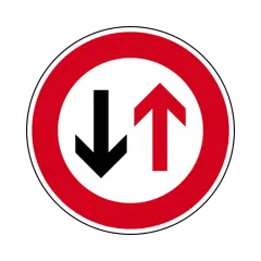 Verkehrsschild: Vorfahrt für den Gegenverkehr. Ein roter Kreis mit weißem Grund zeigt einen schwarzen Pfeil nach unten und einen roten Pfeil nach oben.