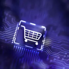 Ikona koszyka na tle obwodów drukowanych symbolizuje cyfrową strategię kosztową w e-commerce.