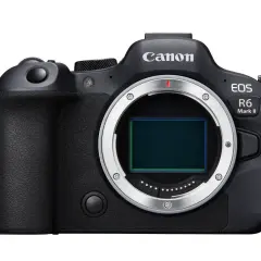 Czarny aparat Canon EOS R6 Mark II z widocznym sensorem i mocowaniem obiektywu.