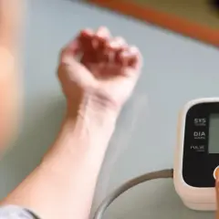 Skuteczne sposoby na podniesienie niskiego ciśnienia u starszej osoby
