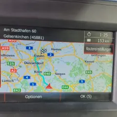 Nawigacja pokazuje trasę do Gelsenkirchen. To **media nav evolution toolbox** w akcji, z czasem 1:25 i dystansem 153 km.