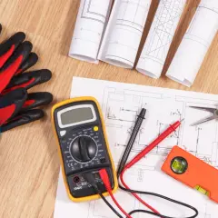 Ile trwa kurs na elektryka? Sprawdź, co wpływa na czas szkolenia