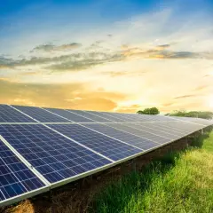 Jak zdobyć dofinansowanie na domową elektrownię słoneczną i zaoszczędzić