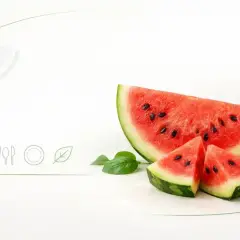 Soczyste kawałki arbuza, symbolizujące zdrowy tryb życia. Czy arbuz jest zdrowy? Tak, to pyszny i orzeźwiający owoc.