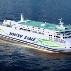 Nowy, ekologiczny prom Unity Line "Green Ship" płynie po morzu, gotowy do rejsu z Polski na Gotlandię.