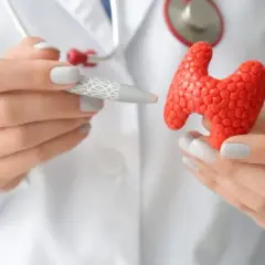Jakie leki na przeziębienie przy nadczynności tarczycy są bezpieczne?