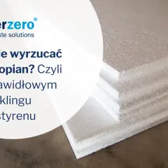 Stos opakowań styropianowych. Dowiedz się, gdzie wyrzucać styropian, by prawidłowo go recyklingować.
