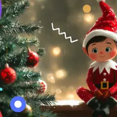 Un elfo seduto vicino all'albero di Natale. Scopri come funziona l'elf on the shelf per portare magia!