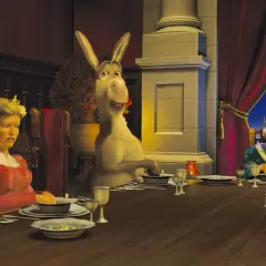 Królowa Fiona, Osioł i Król Harold przy stole. Scena z jednego z filmów DreamWorks.