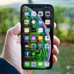 iPhone XS Max: Ile cali ma ekran i czy warto go kupić w 2026?