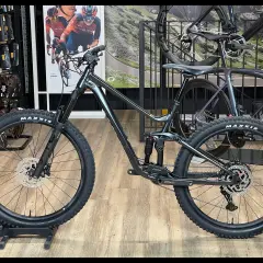 A dark grey Giant Stance 27.5 mountain bike with Maxxis tires is displayed. This model has 2 reviews.