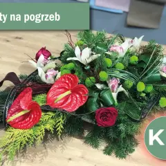 Elegancka wiązanka pogrzebowa z anturium, różą, storczykami i zielenią. Idealne kwiaty na pogrzeb, by uczcić pamięć.
