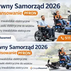 Dwaj mężczyźni i chłopiec na wózkach elektrycznych i skuterach inwalidzkich.
