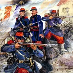 Soldados franceses en uniforme azul y rojo, listos para la batalla de Sedan, con rifles y bandera tricolor ondeando.