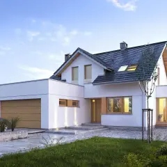 Nowoczesny dom parterowy z poddaszem użytkowym, z garażem w bryle budynku. Elegancka biel elewacji, drewniane detale i duże okna.