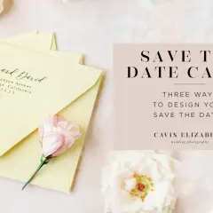 Delikatne żółte koperty z napisem "Cavin and David" i kwiaty. Tekst "SAVE THE DATE CARDS" zapowiada inspiracje.