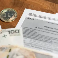 Złoty bitcoin, polskie banknoty i PIT-38. Czy inwestycje w kryptowaluty mogą spowodować niedopłatę podatku?