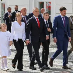 Rodzina prezydencka idzie razem, obalając plotki o konflikcie wewnątrz rodziny prezydenckiej o start w kolejnych wyborach.