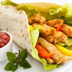 Jak zrobić domowy kebab? Sekret soczystego mięsa i sosów.