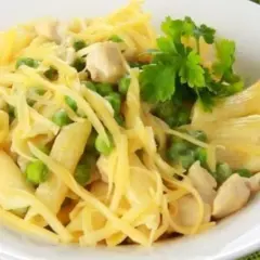 Szybki przepis na makaron penne z kurczakiem, który zachwyci smakami