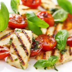 Ser halloumi z czym podawać? Odkryj najlepsze połączenia smakowe
