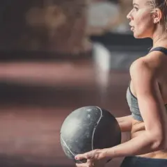 Ile trwa trening CrossFit? Pełna godzina, która zmieni Twoje ciało!