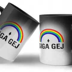 Dwa kubki zmieniające kolor z tęczą i napisem "GIGA GEJ".