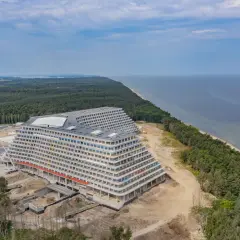 Ile hoteli Gołębiewski działa? Lokalizacje i gigant w Pobierowie.