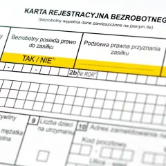 Karta rejestracyjna bezrobotnego. Pole "TAK / NIE" wskazuje, komu nie przysługuje zasiłek dla bezrobotnych.