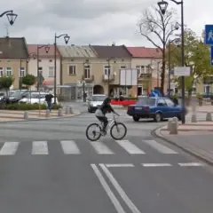 Czy jazda samochodem po chodniku jest dozwolona? Sprawdź wyjątki i kary