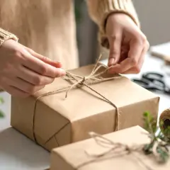 Jak zapakować prezent? Od prostych trików po efektowne DIY