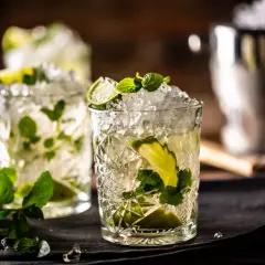 Drinki z limonką: 10+ przepisów na hity alkoholowe i bezalkoholowe!