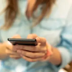 Telefon na abonament do lombardu? Konsekwencje i bezpieczne opcje