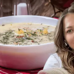Jaka śmietana do zupy ogórkowej, aby uniknąć mdłego smaku?