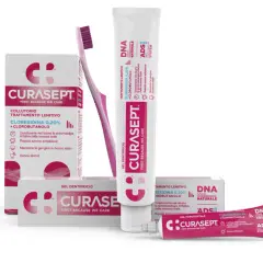 Kit Curasept con collutorio e dentifricio alla clorexidina, ideale per trattare ascessi e infiammazioni gengivali.